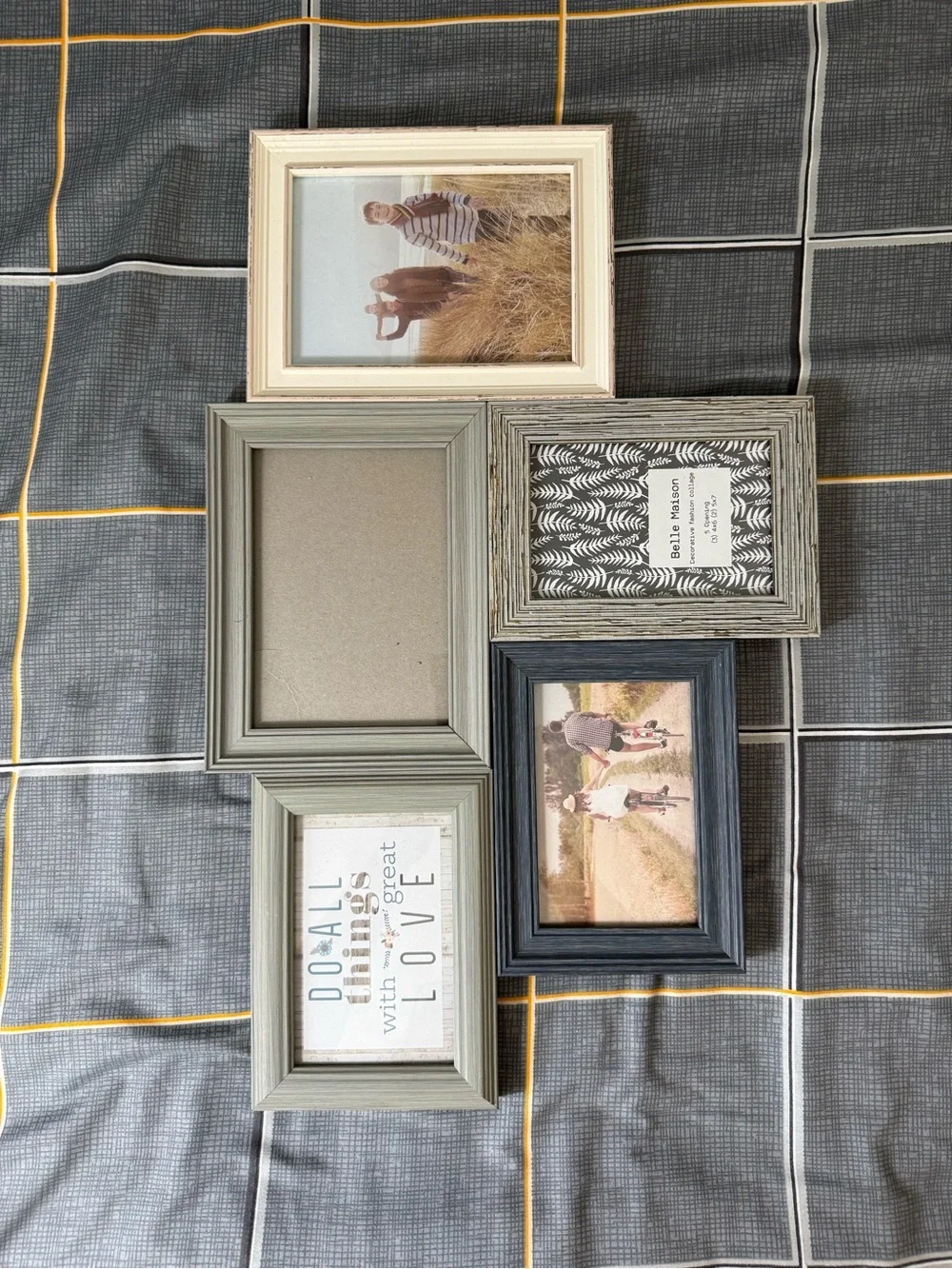 🏡Multi-Frame Wall Collage in Gray and Cream NWOT